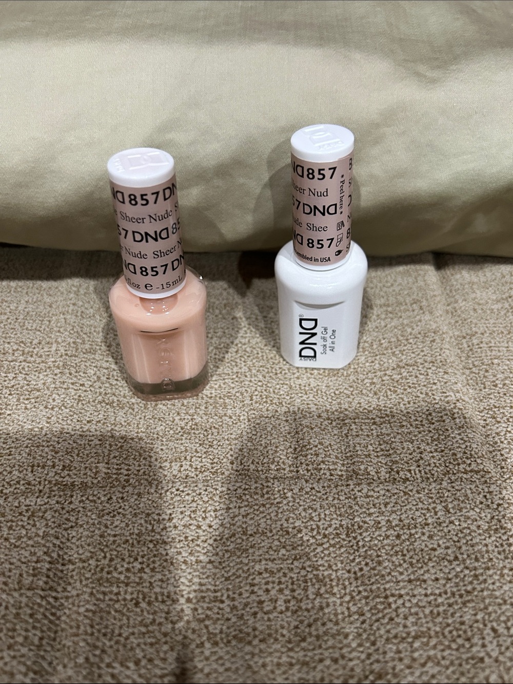 Daisy DND Sheer Nude 857 Gel Polish and Nail Lacquer